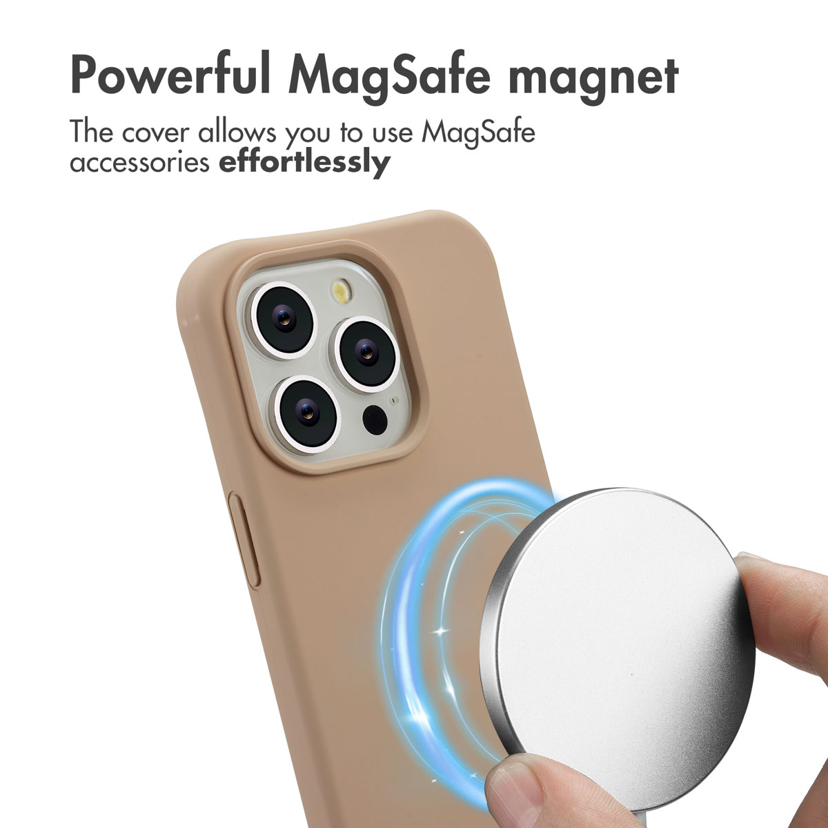 Eine Hand hält ein MagSafe-Ladegerät an eine beigefarbene Handyhülle mit blauem Lichteffekt.
