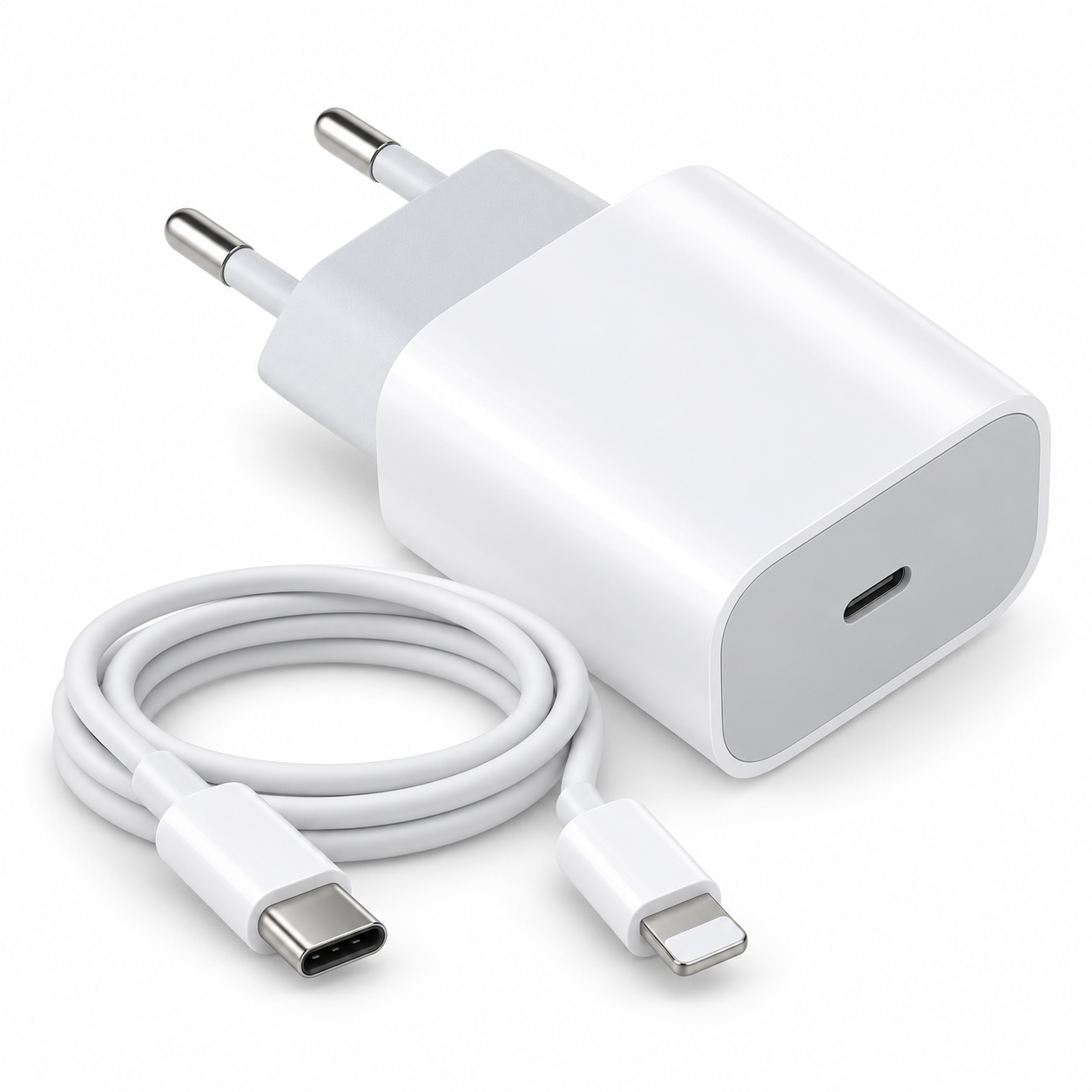 Weißes USB-C-Ladegerät mit EU-Stecker und passendem Ladekabel auf weißem Hintergrund.