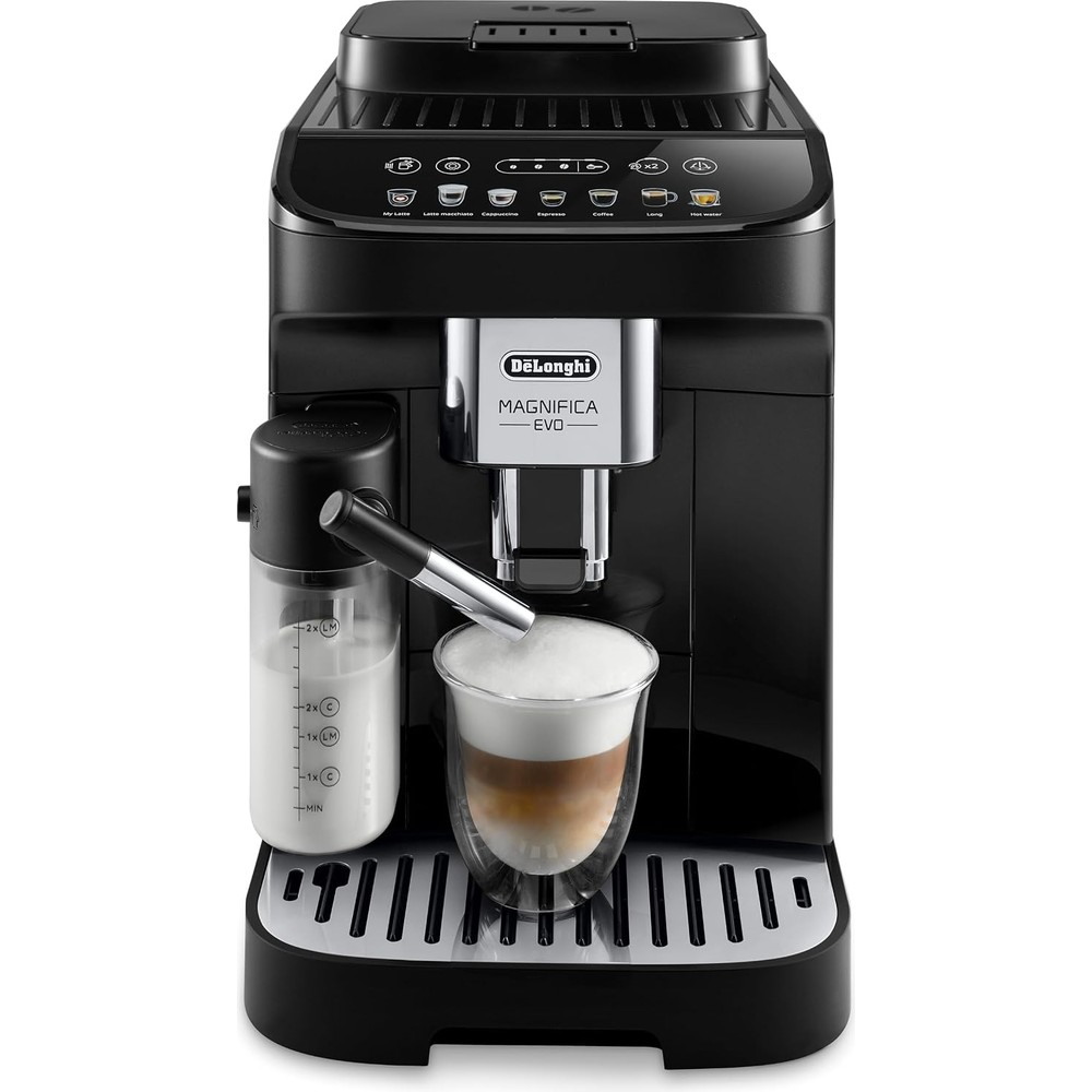 Macchina da caffè nera DeLonghi Magnifica Evo con caraffa per il latte e cappuccino sul vassoio raccogligocce.