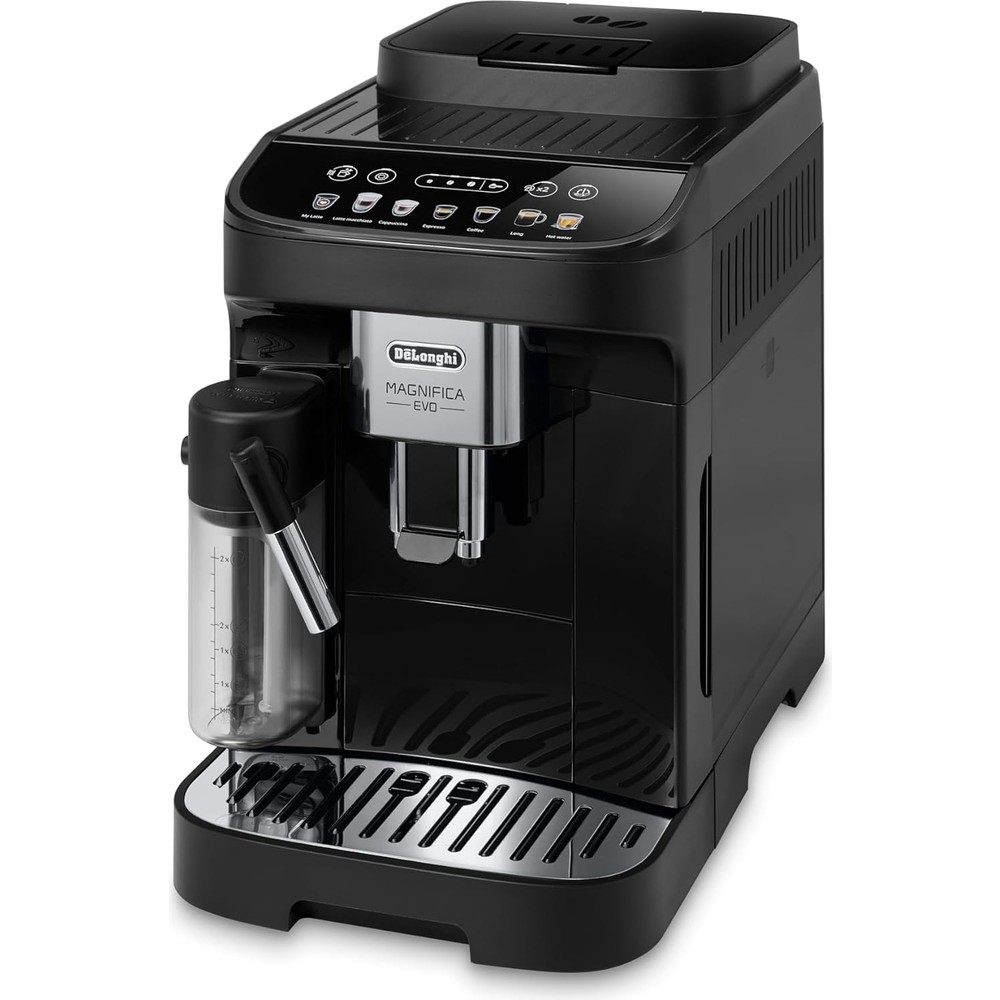 Macchina da caffè nera DeLonghi Magnifica Evo con caraffa per il latte e pannello touch su sfondo bianco.