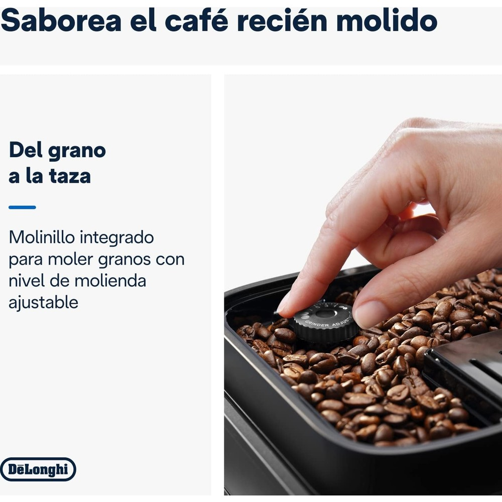 Mano che regola la macinatura in un contenitore di caffè in grani.