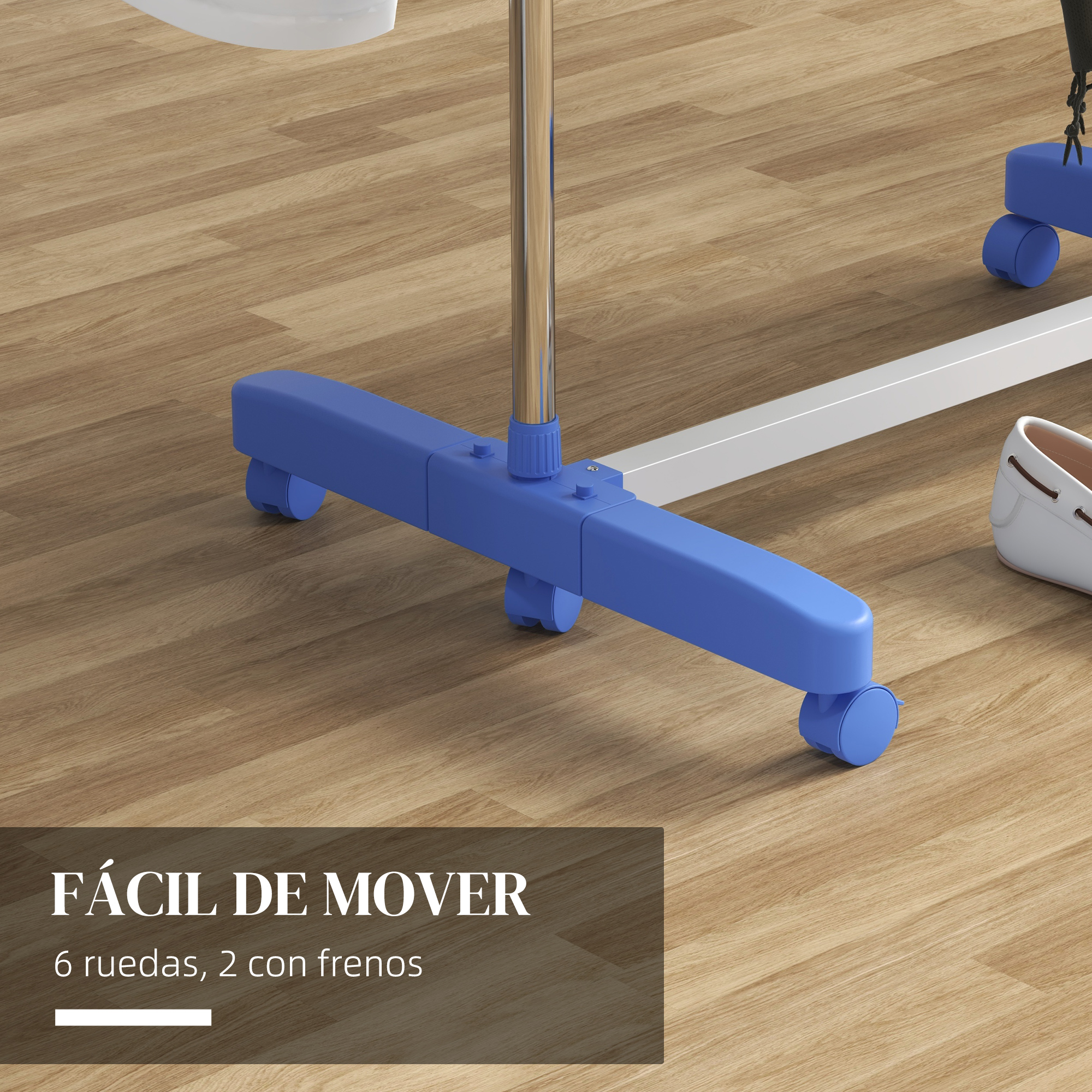 Perchero de metal con base azul y ruedas sobre suelo de madera.