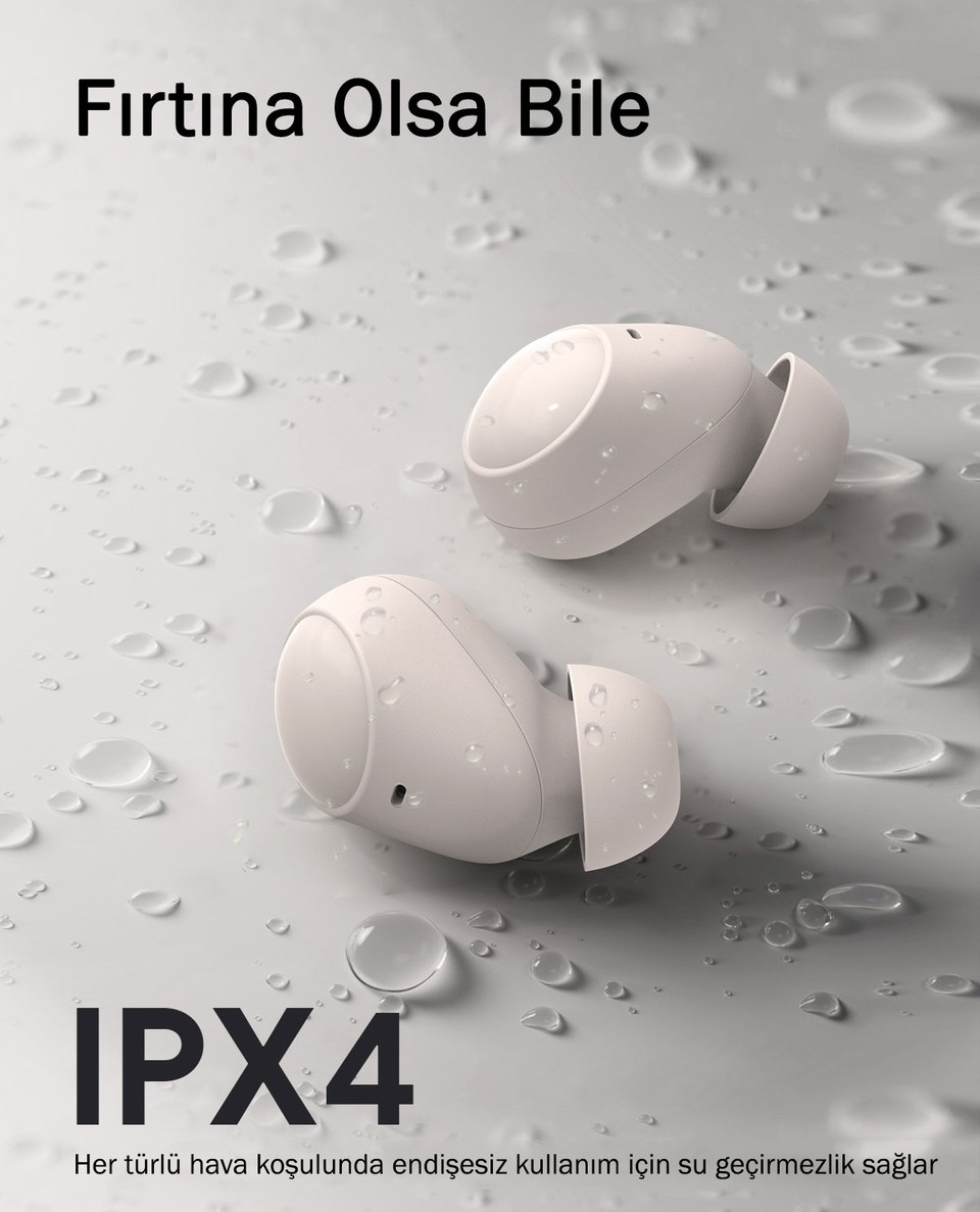 Su damlacıklarıyla kaplı ıslak bir yüzeyde beyaz IPX4 kulaklıklar.