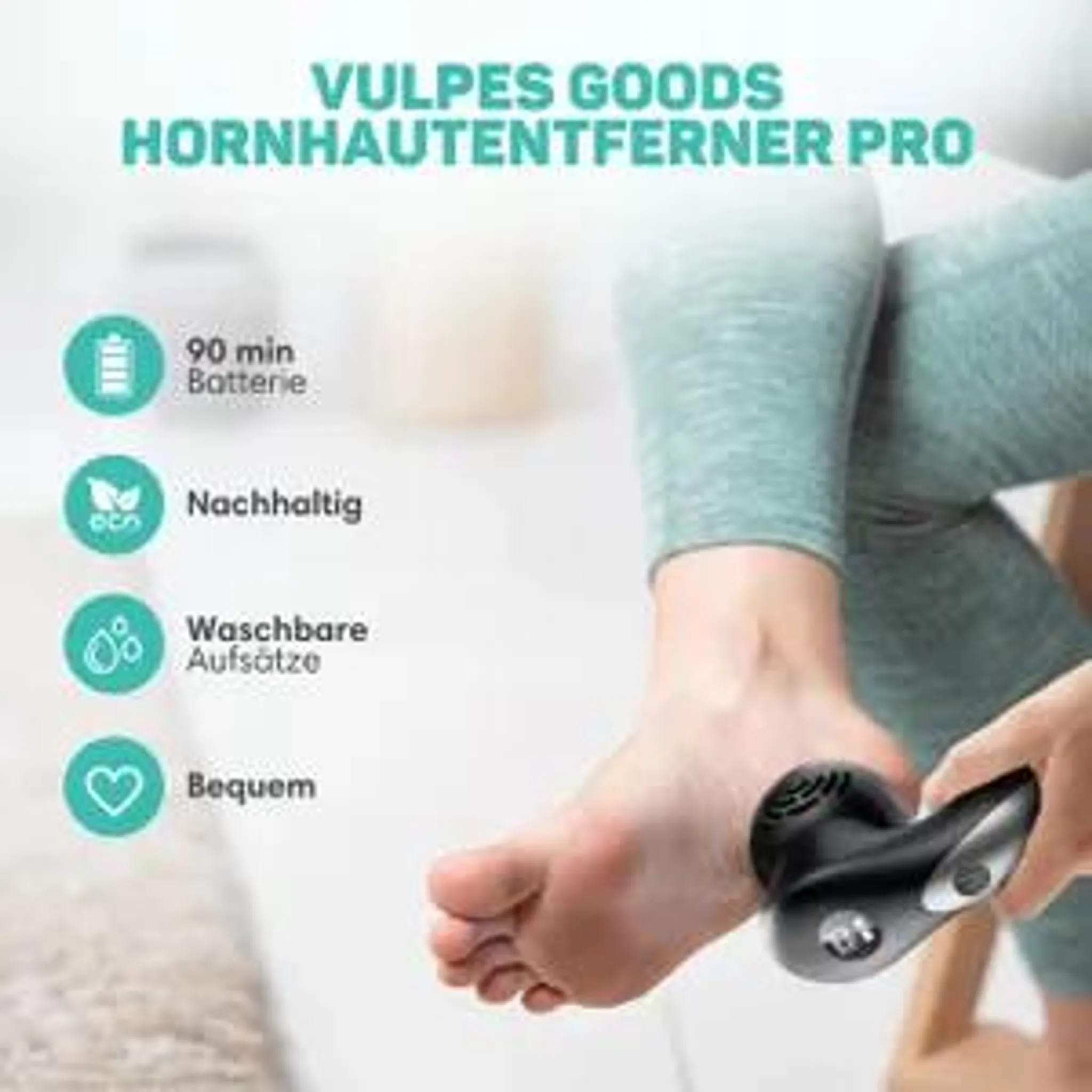 Eine Hand benutzt den Vulpes Goods Hornhautentferner Pro an der Ferse, mit Produktfeatures auf der linken Seite.