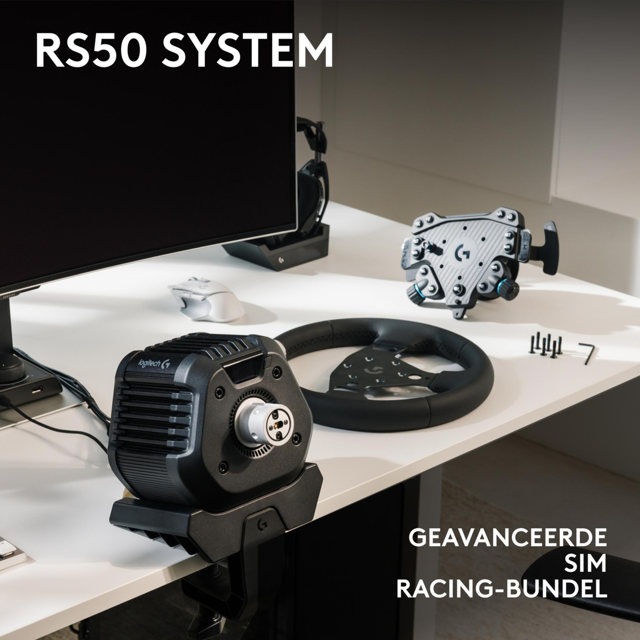 Sim-Racing-Bundle auf weißem Tisch mit Lenkrad, Basis, Monitor und Zubehör.