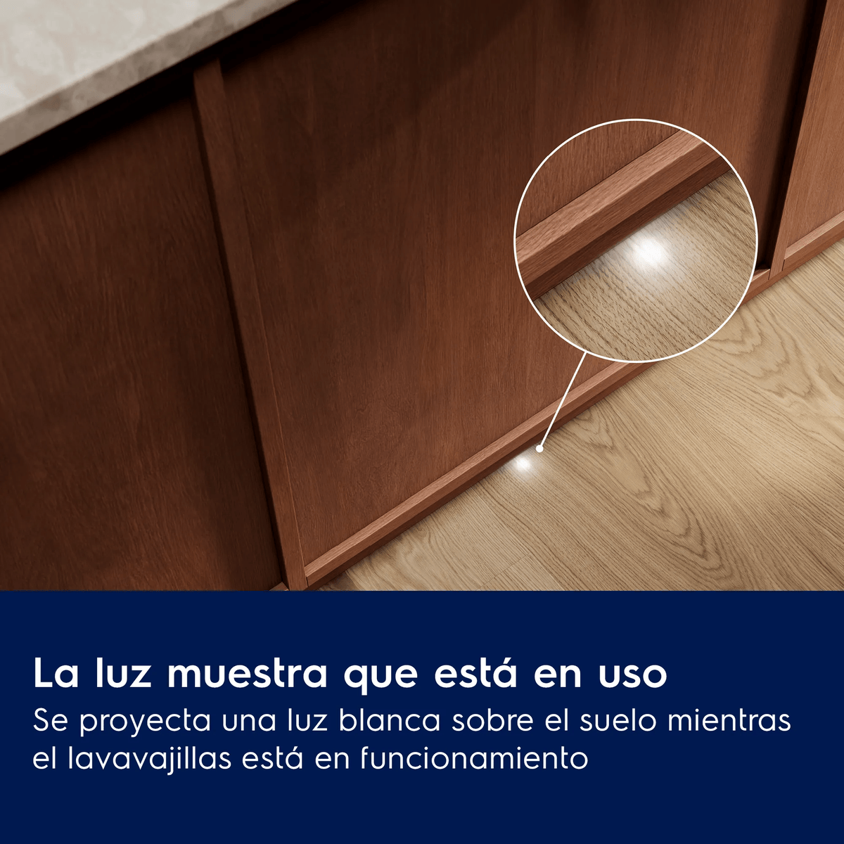 Una luz blanca proyectada en el suelo indica que el lavavajillas está en funcionamiento.