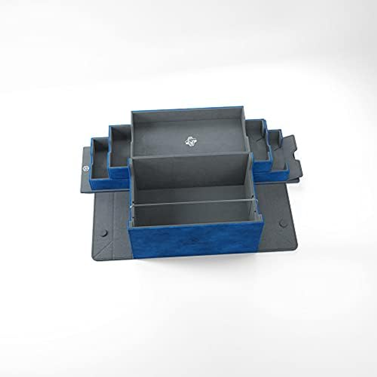 Una caja de almacenamiento azul y abierta con compartimentos grises sobre fondo blanco.
