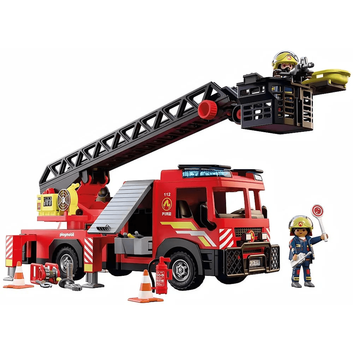 Camión de bomberos Playmobil rojo con escalera extensible, figuras, conos de tráfico y accesorios.