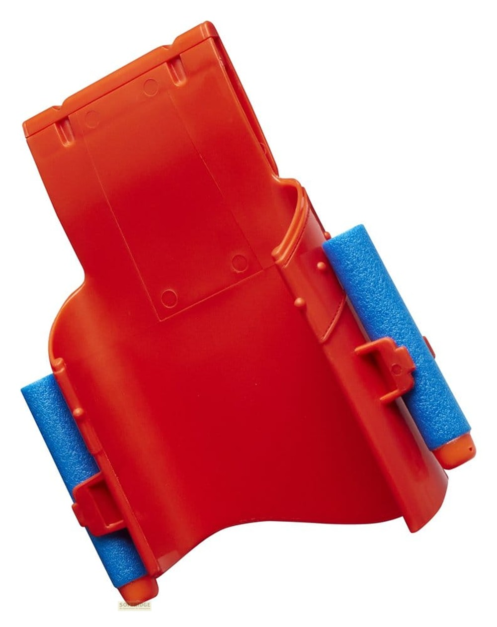 Blaster de brazo de plástico rojo con dos dardos de espuma azules sobre fondo blanco.