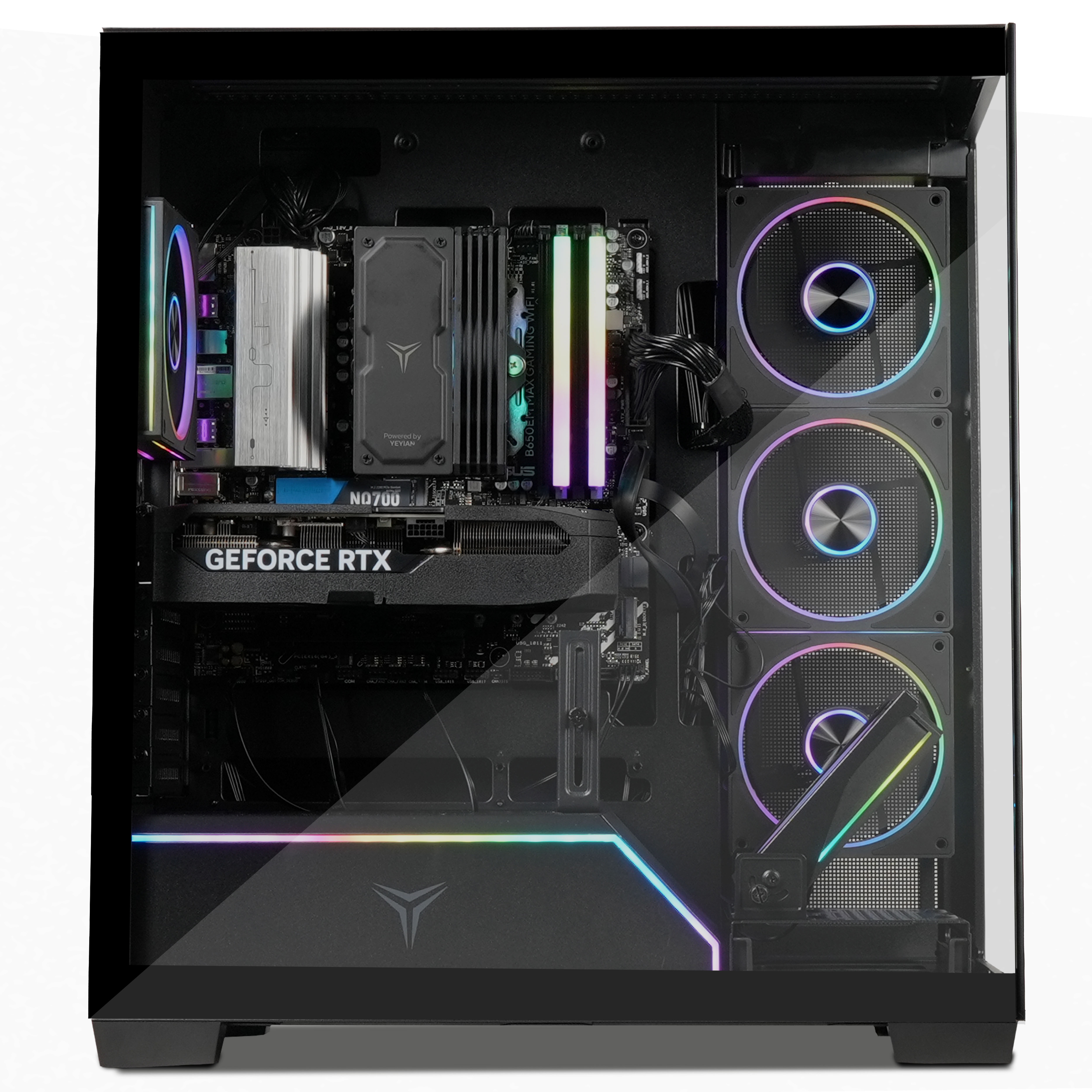 Interior de PC gamer con tarjeta gráfica GeForce RTX, ventiladores iluminados y RAM RGB.