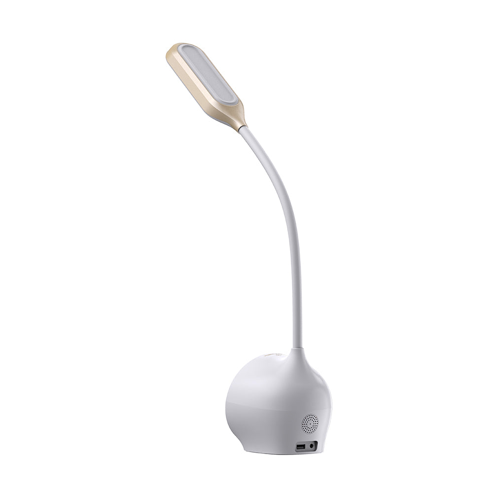Eine weiße und goldene Tischlampe mit einem flexiblen Hals und einem runden Sockel auf weißem Hintergrund.
