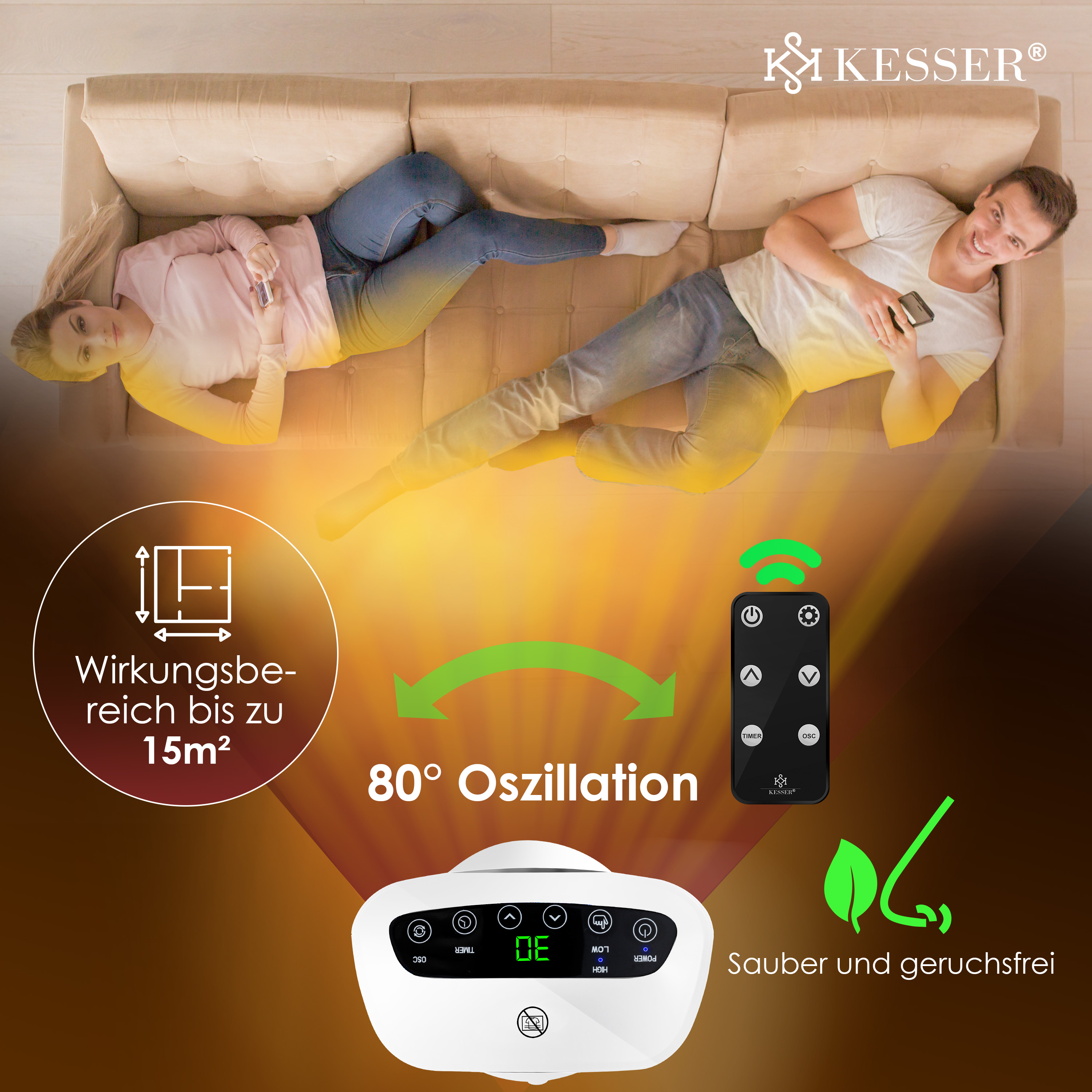 Heizlüfter mit Oszillation wärmt Paar auf dem Sofa, steuerbar per Fernbedienung.