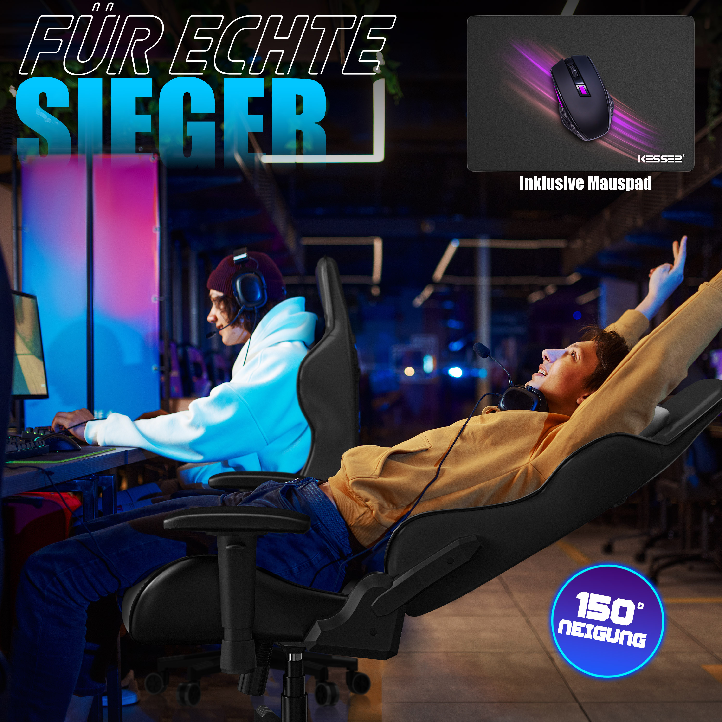 Zwei Gamer in einem Raum, einer lehnt sich entspannt in einem schwarzen Stuhl zurück.