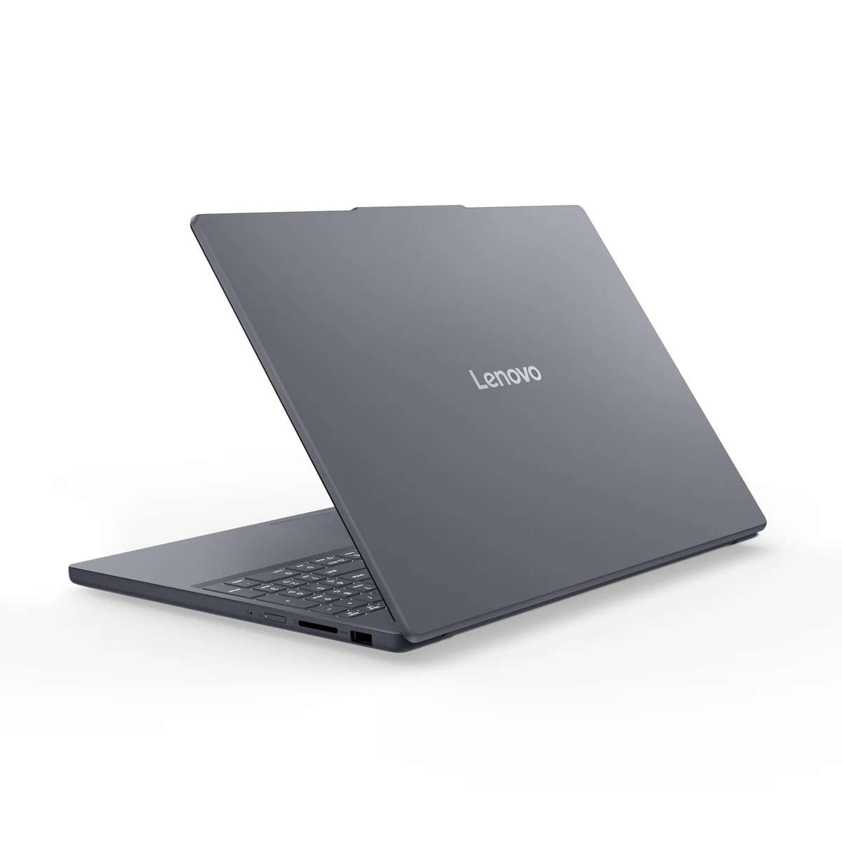 Ein grauer Lenovo-Laptop steht auf einer weißen Oberfläche, die Ansicht zeigt die geschlossene Rückseite und Tastatur.