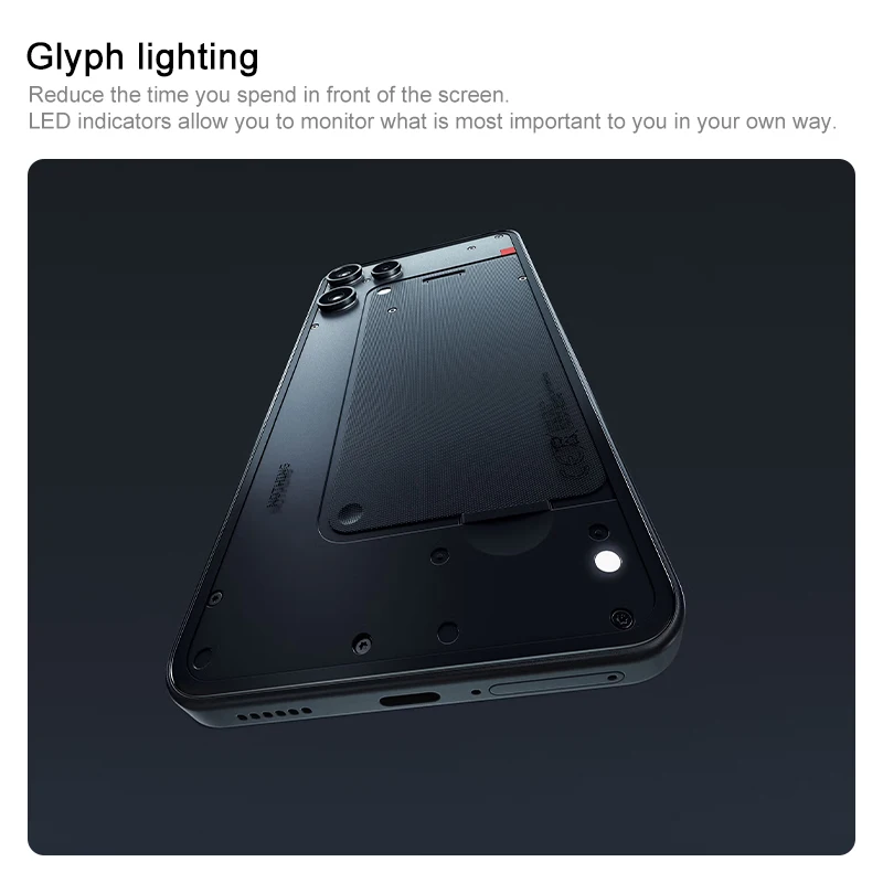 Ein schwarzes Smartphone zeigt seine Rückseite mit einer leuchtend weißen LED unten.