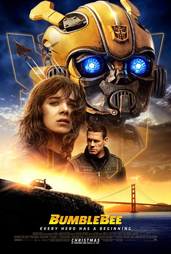 Póster de la película Bumblebee con robot amarillo, mujer joven, soldado, coche y puente.
