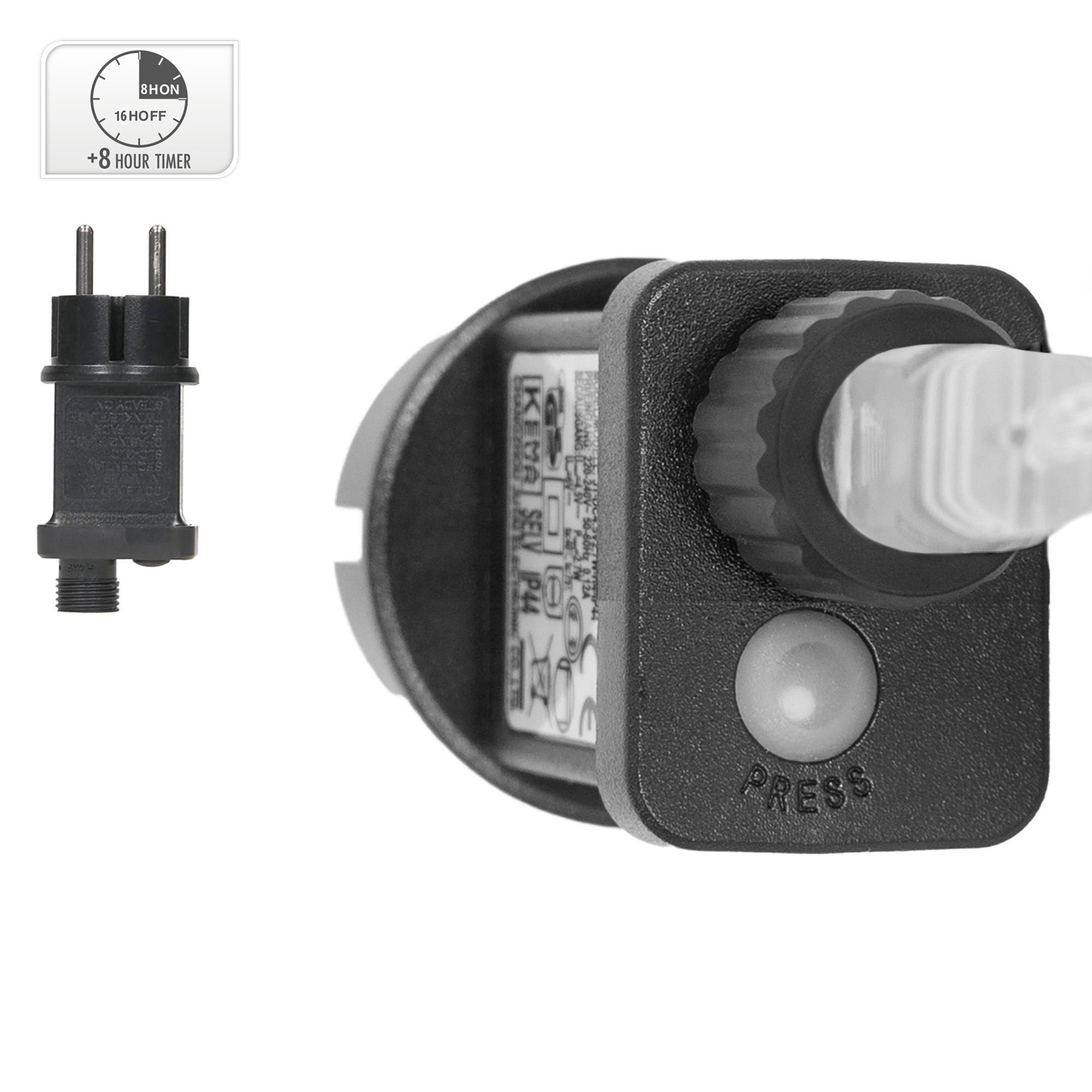 Ein schwarzer Netzstecker mit Timer-Funktion und Druckknopf, daneben ein kleinerer Stecker.