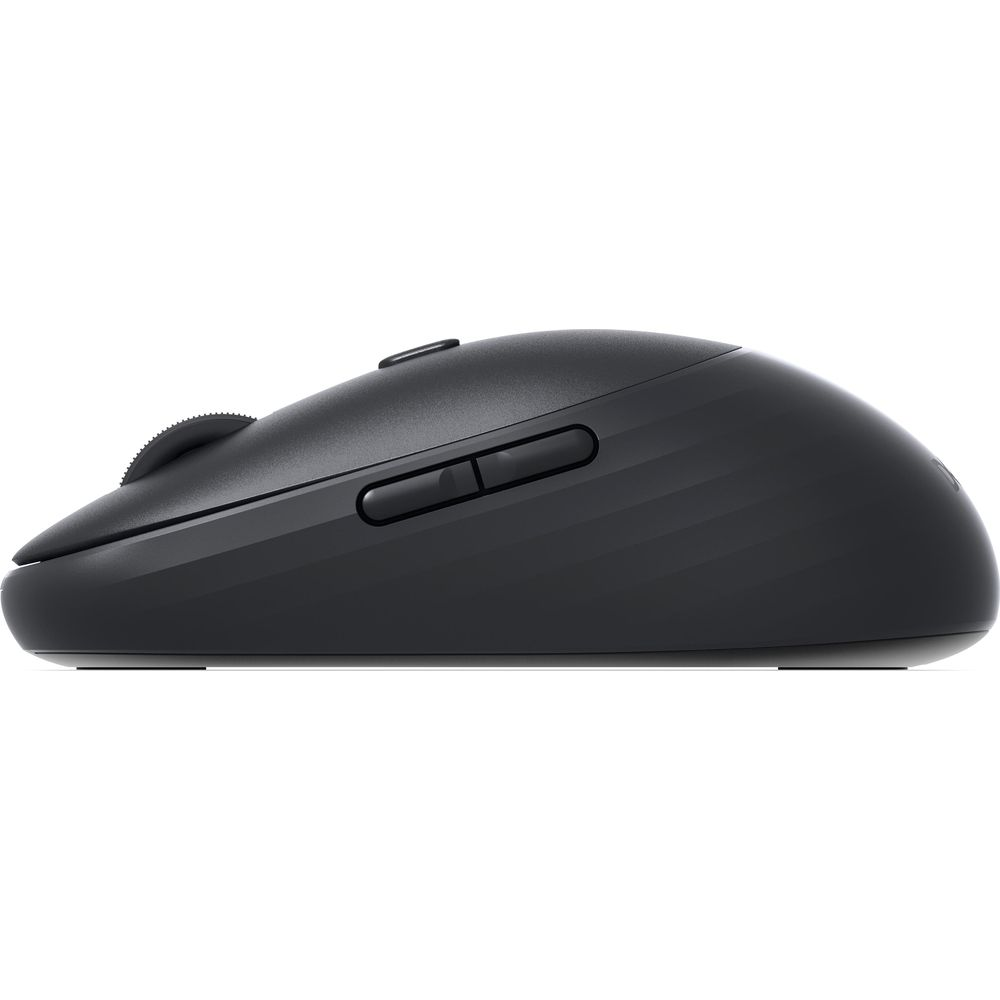 Un mouse per computer nero opaco visto di lato, con due pulsanti laterali e rotellina su sfondo bianco.