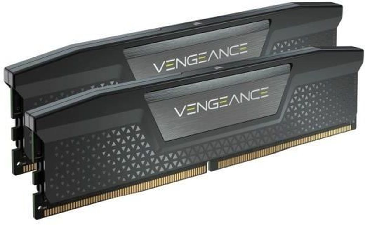 Dwa czarne moduły pamięci RAM Corsair Vengeance z radiatorami na białym tle.