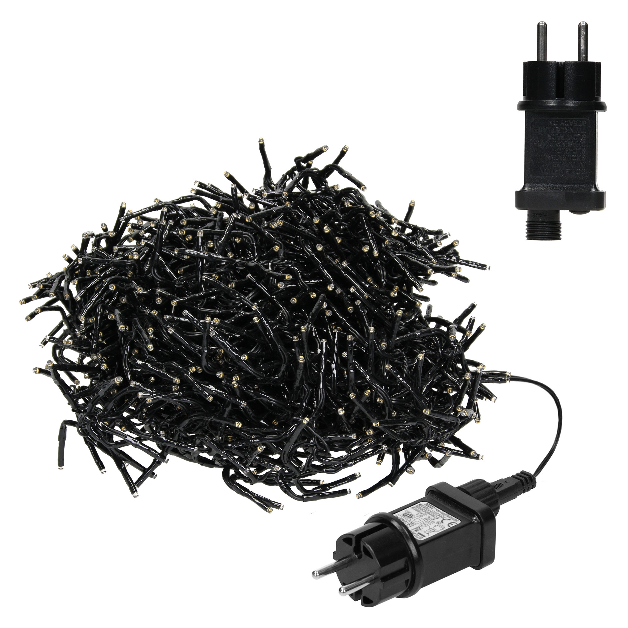 Ein Bündel schwarze LED-Lichterketten mit einem EU-Netzstecker auf weißem Hintergrund.