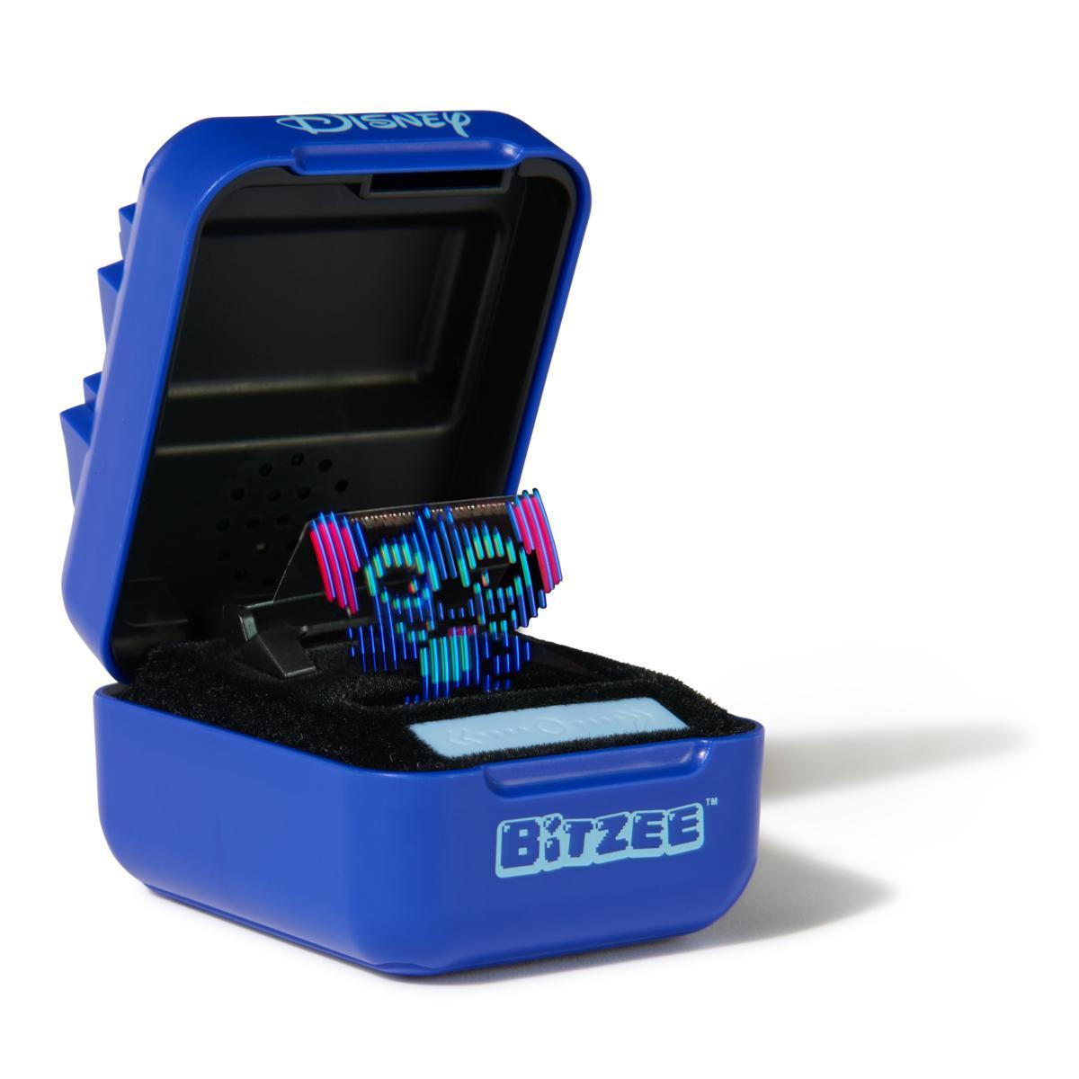 Una custodia blu Disney Bitzee aperta mostra un display pixelato blu e rosa.