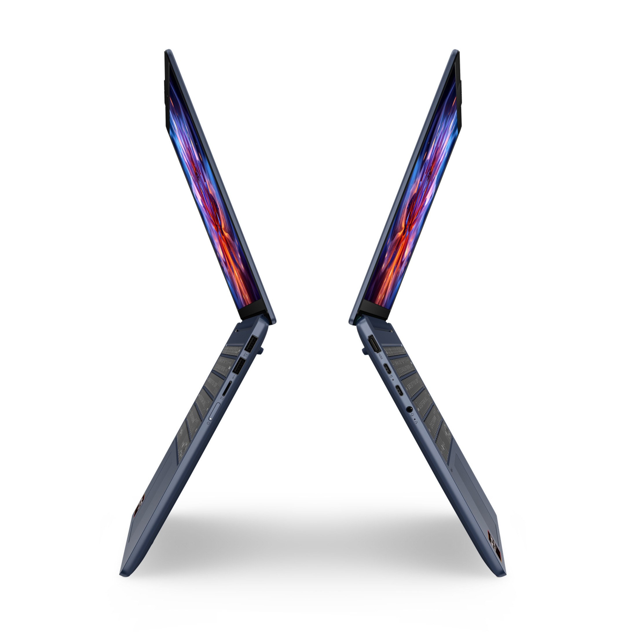 Zwei blaue Laptops, im leichten Winkel aufgestellt, mit lebhaften Bildschirmen und sichtbaren Anschlüssen.
