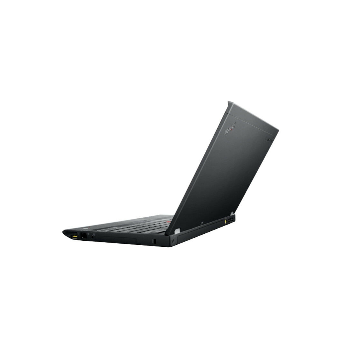 Ein schwarzer Laptop steht auf einer weißen Oberfläche, die Ansicht zeigt die rechte Seite und den geschlossenen Deckel.