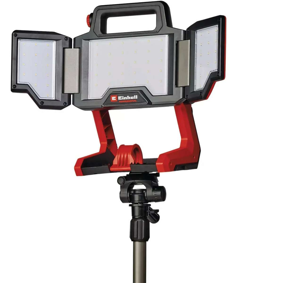 Faro da cantiere a batteria Einhell con tre pannelli LED su un treppiede.