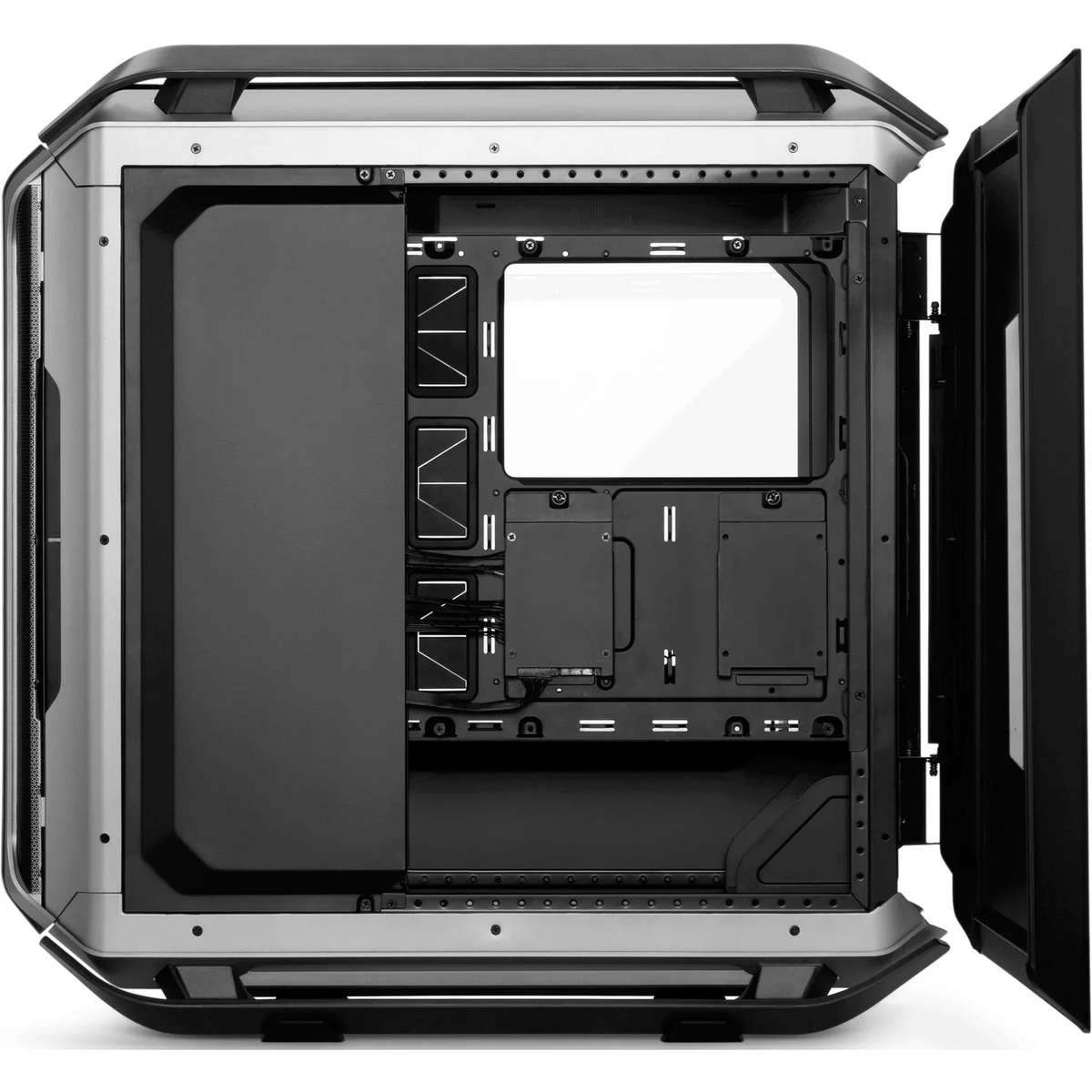 Vue intérieure d'un boîtier PC noir et argent avec un panneau ouvert et des fentes pour câbles.