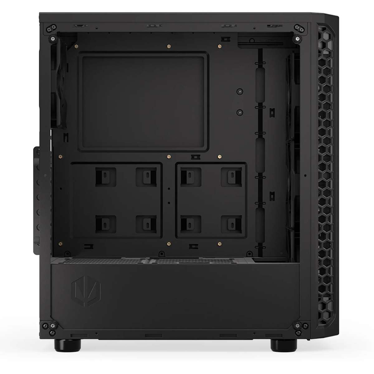 Un intérieur de boîtier de PC noir vide avec façade en maille.