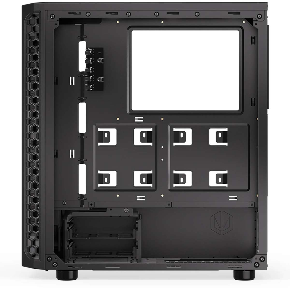Vue intérieure d'un boîtier de PC noir vide avec fentes pour câbles, baies de lecteurs et découpe pour carte mère.