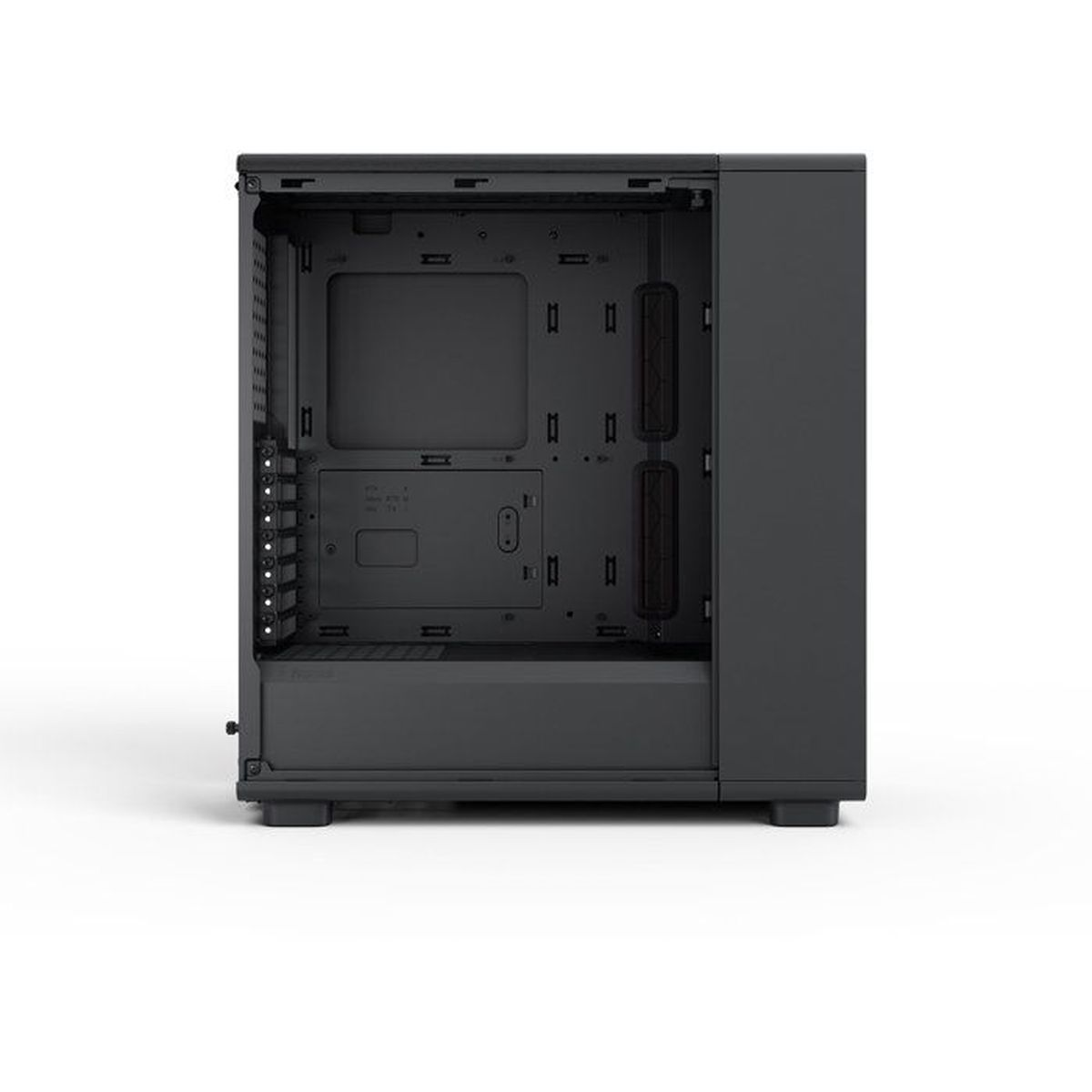L'intérieur d'un boîtier de PC noir, posé sur une surface blanche.