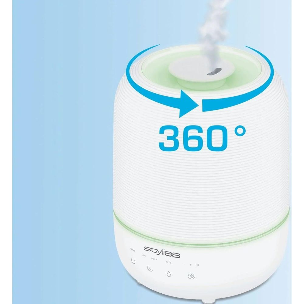 Ein weißer Luftbefeuchter mit 360-Grad-Pfeil und aufsteigendem Nebel vor hellblauem Hintergrund.