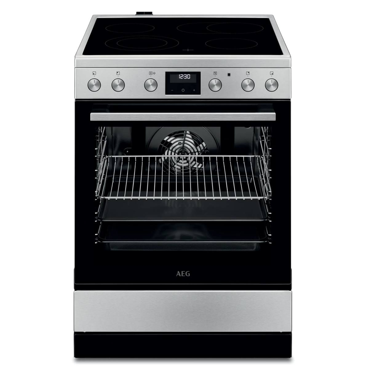 Cucina a libera installazione AEG argento con piano cottura in vetroceramica e porta del forno aperta con griglia.