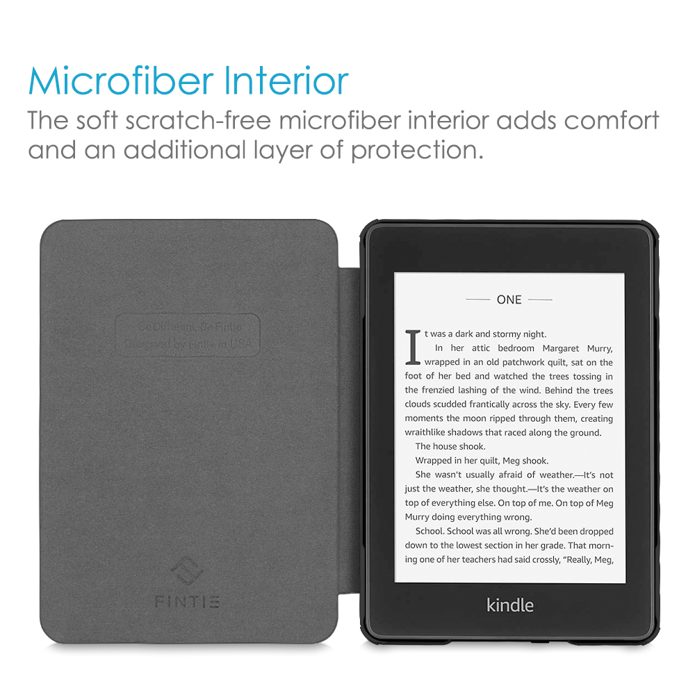 Ein Kindle E-Reader, geöffnet auf einer Textseite. Die Hülle ist grau, das Gerät schwarz.