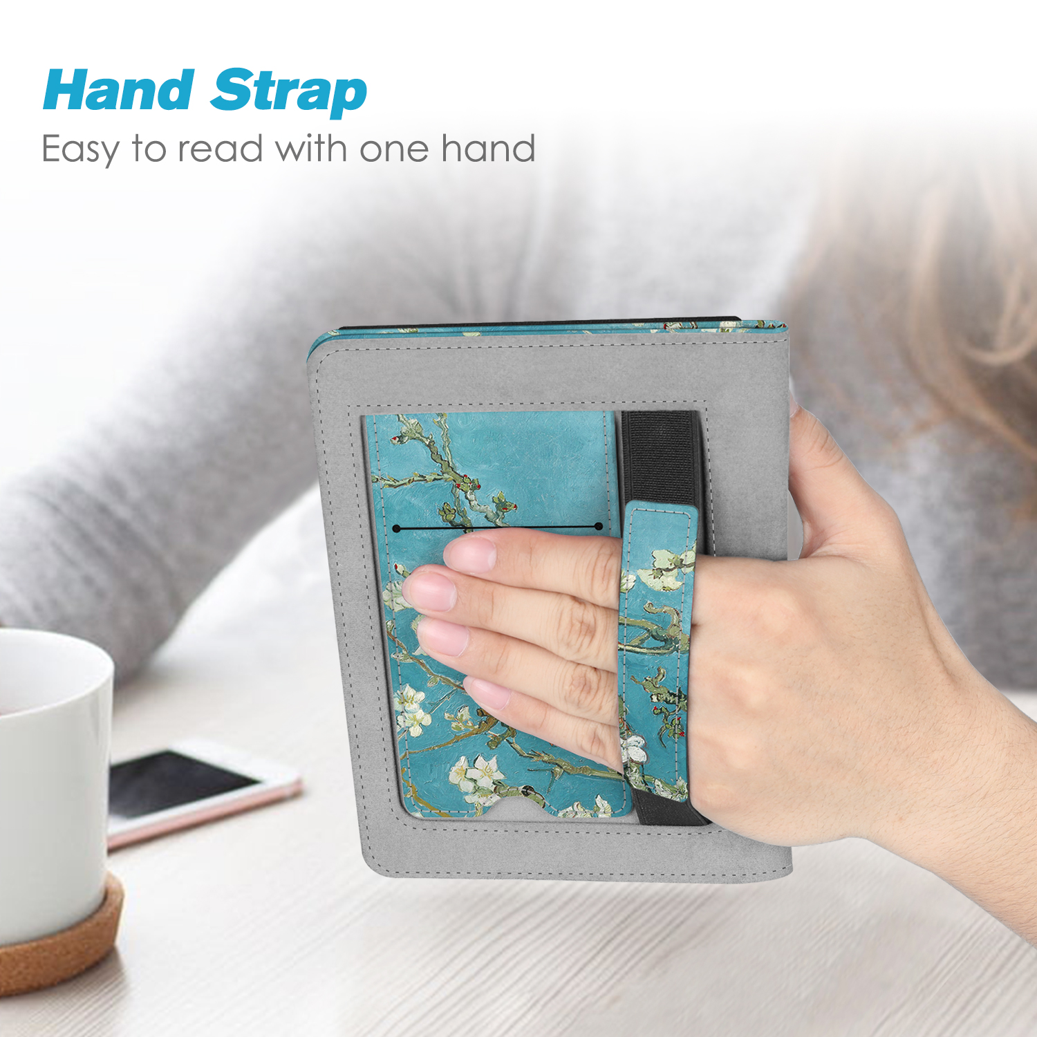 Eine Person hält eine Tablethülle mit Handschlaufe. Die Hülle hat ein Blumendesign.