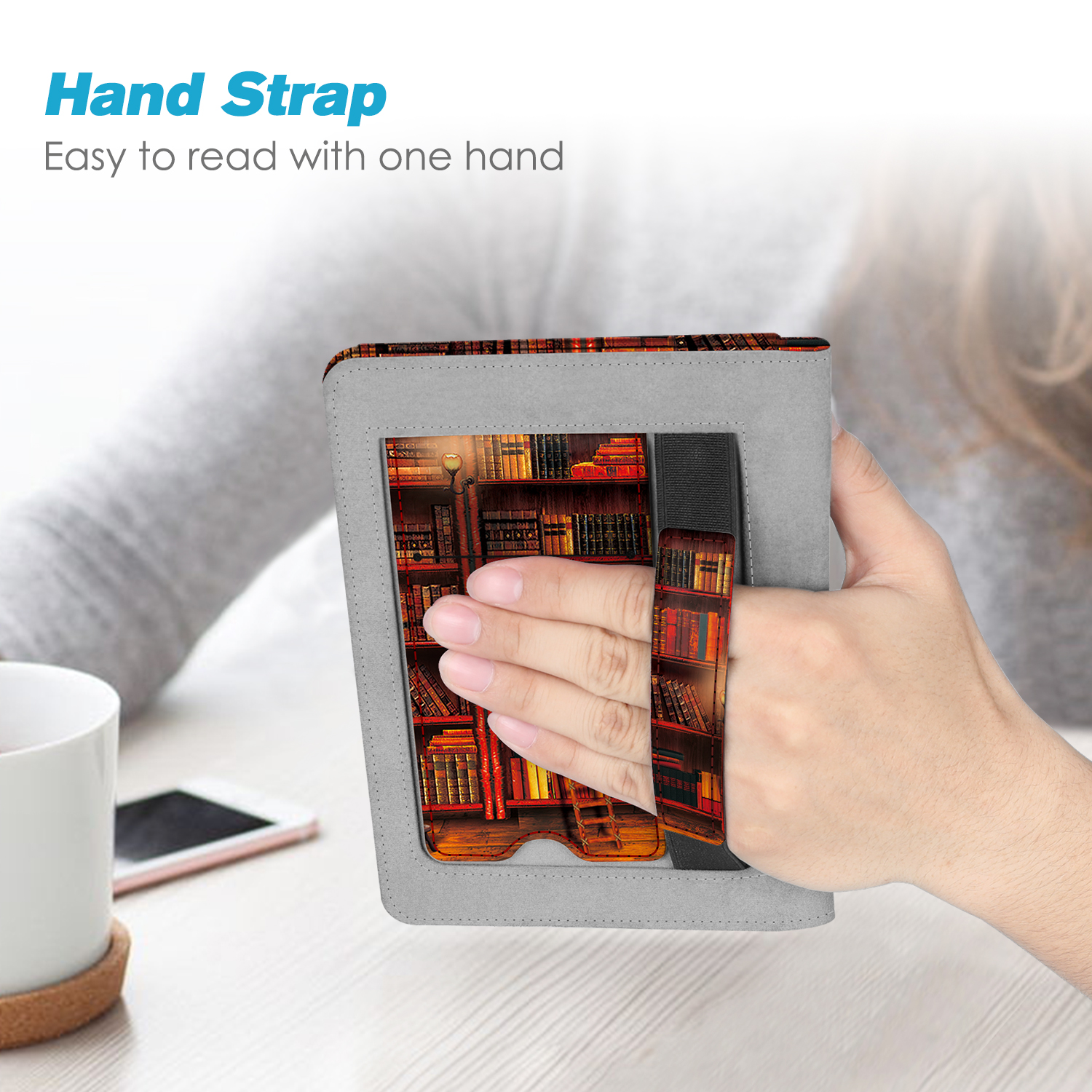 Person hält einen grauen E-Reader mit einem Bibliotheksbild auf dem Bildschirm. Der E-Reader hat eine Handschlaufe.