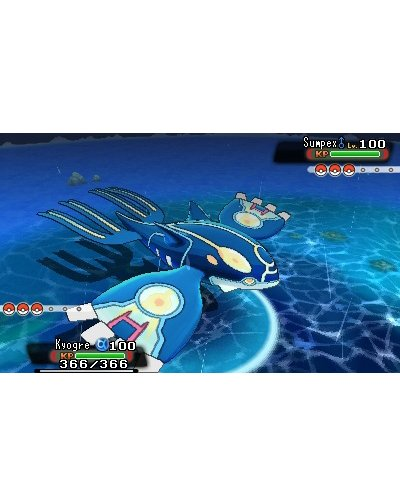 Eine Pokémon-Kampfszene auf einem 3DS-Bildschirm. Kyogre und Sumpex kämpfen im Ozean.