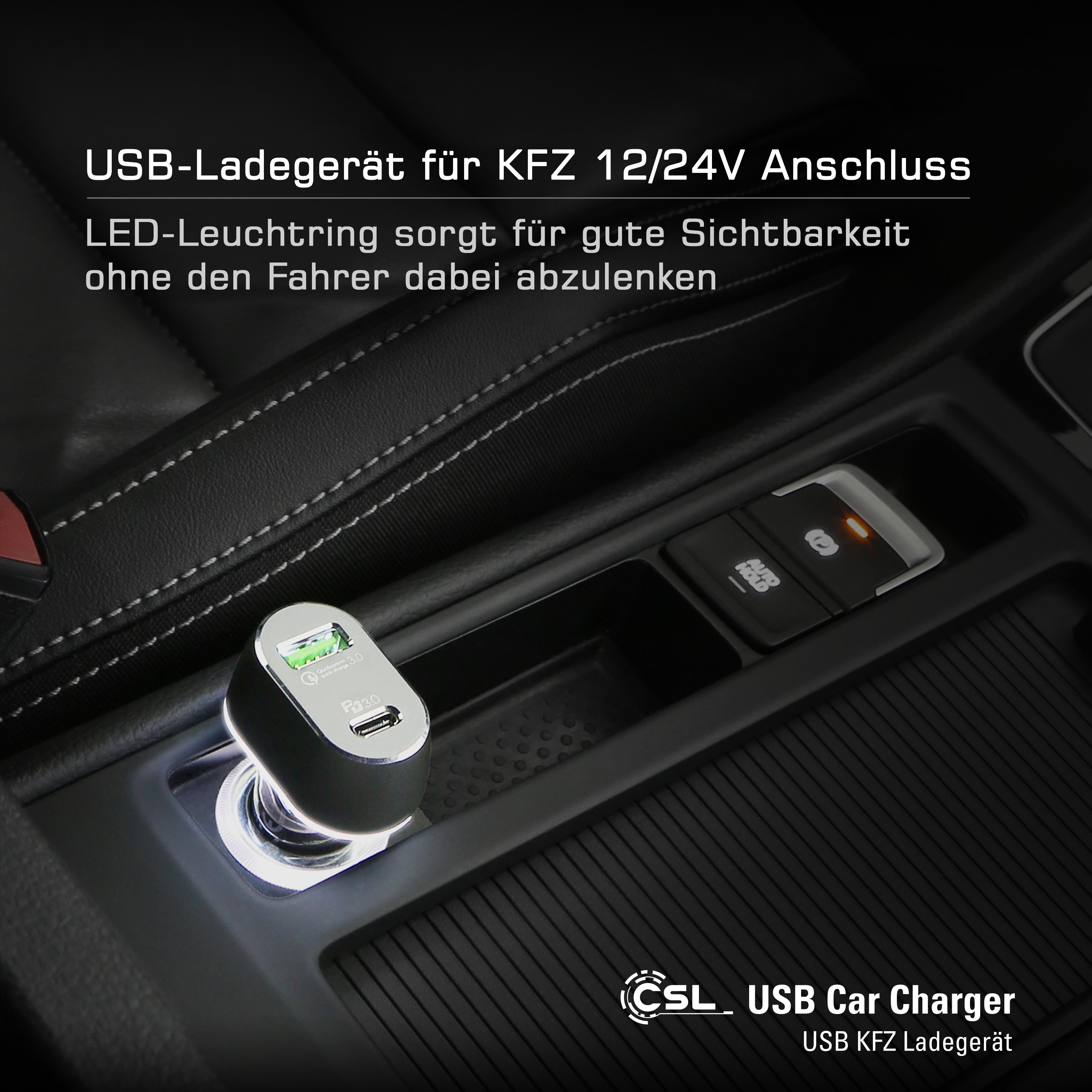 Ein USB-Autoladegerät ist in die Konsole eines Autos eingesteckt. Das Ladegerät ist schwarz und hat ein grünes Licht.