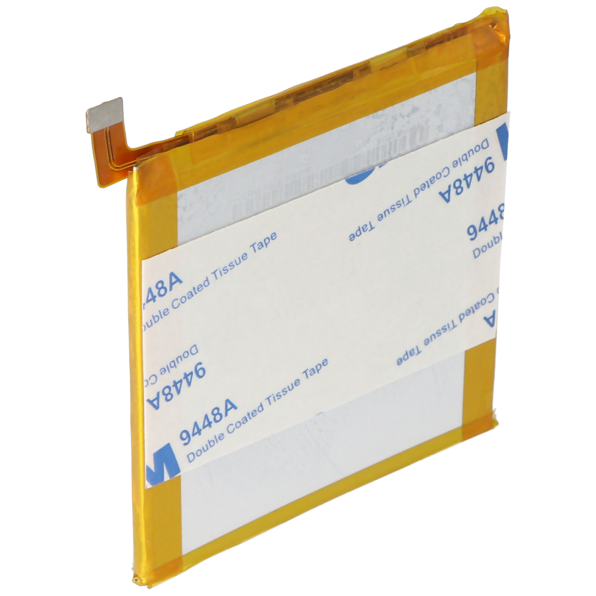 Ein rechteckiger Akku, umwickelt mit gelbem Klebeband und mit doppelt beschichteten Tissue-Tape-Etiketten.