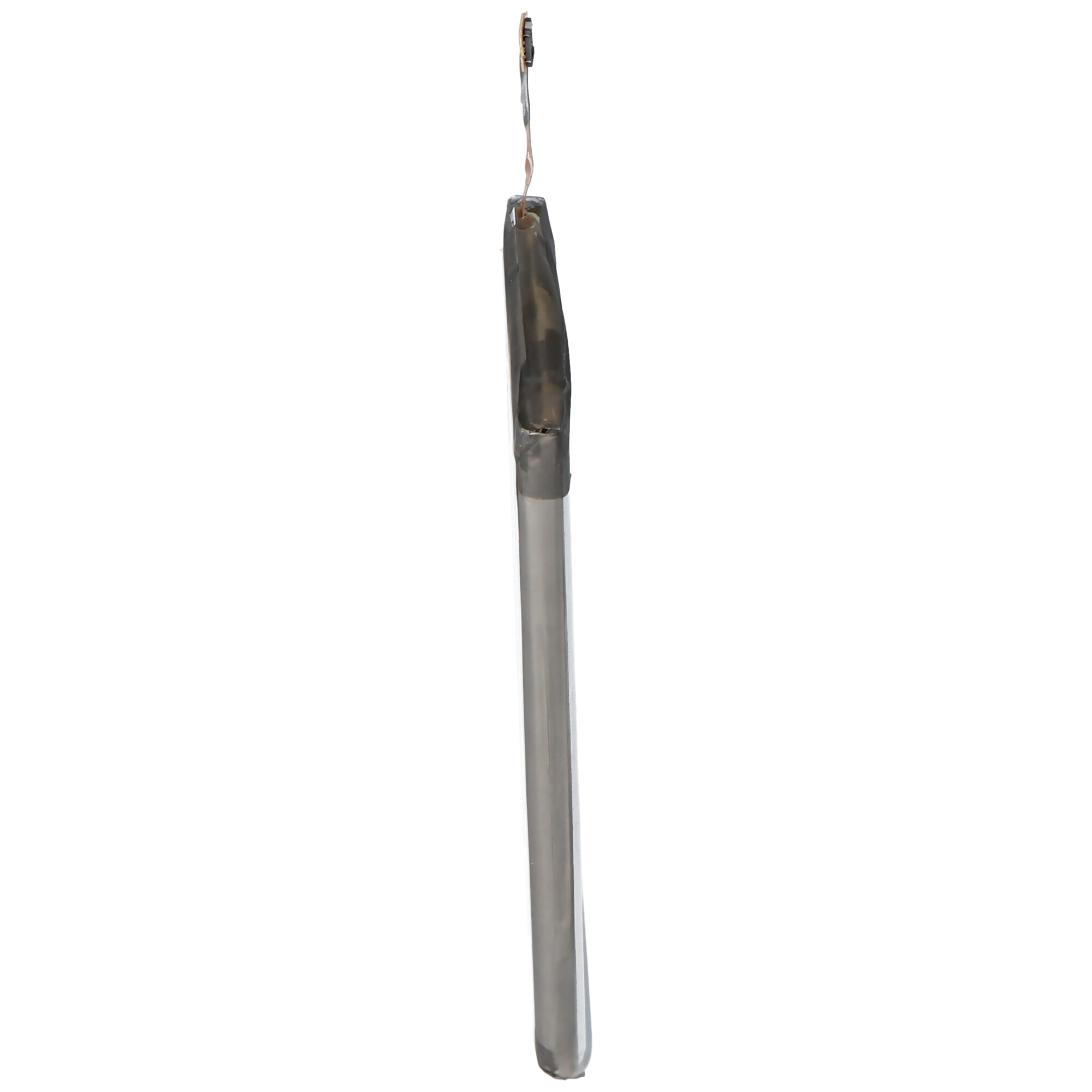 Ein silberner Metallstab wird von einer Hand gehalten. Der Stab ist vertikal. Der Hintergrund ist weiß.