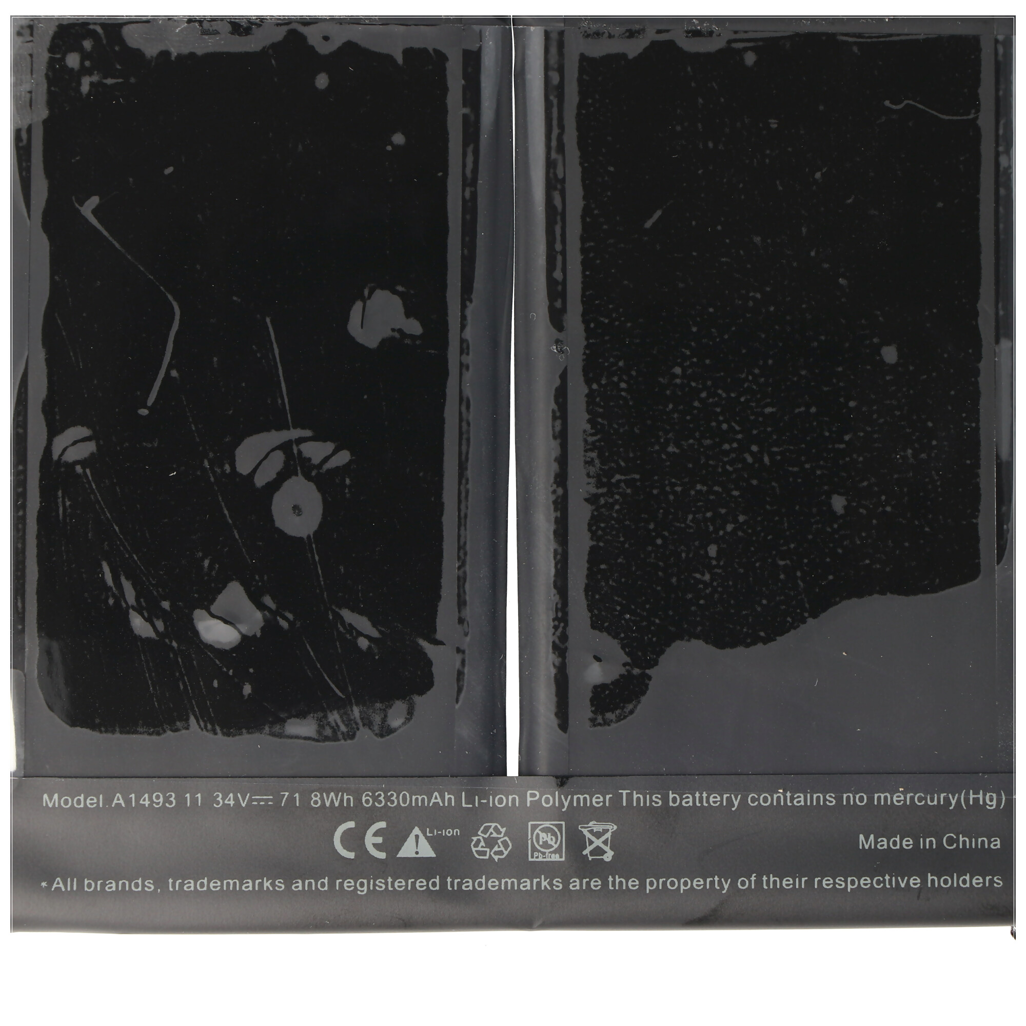 Schwarze Batterie mit Text und CE-, Recycling-Logos. Weißer Hintergrund.