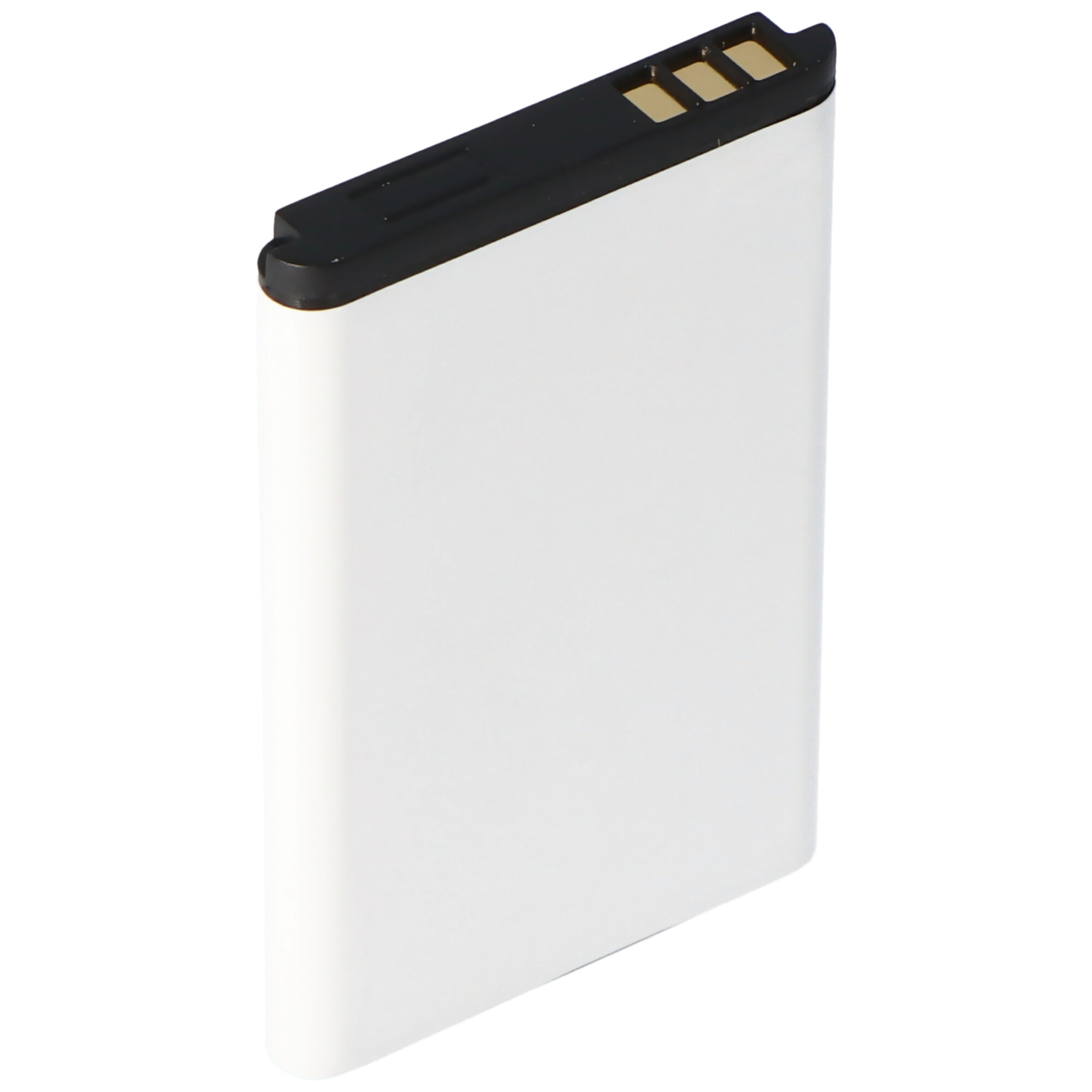 Weiße Batteriezelle mit schwarzer Oberseite und Goldkontakten, leicht angewinkelt.