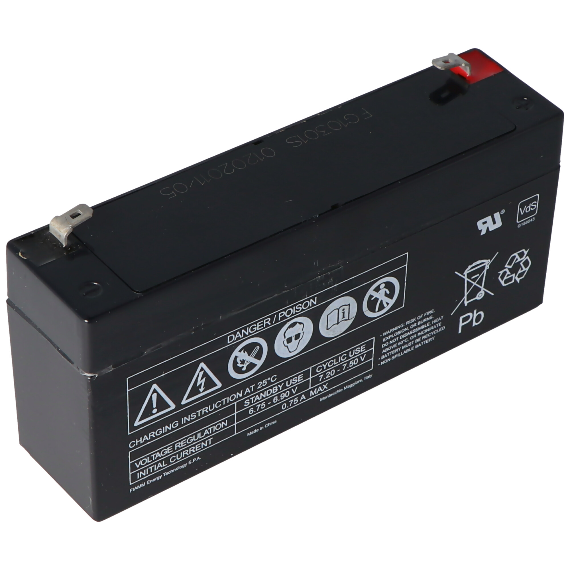 Een zwarte rechthoekige batterij met labels en waarschuwingen, op een witte achtergrond.
