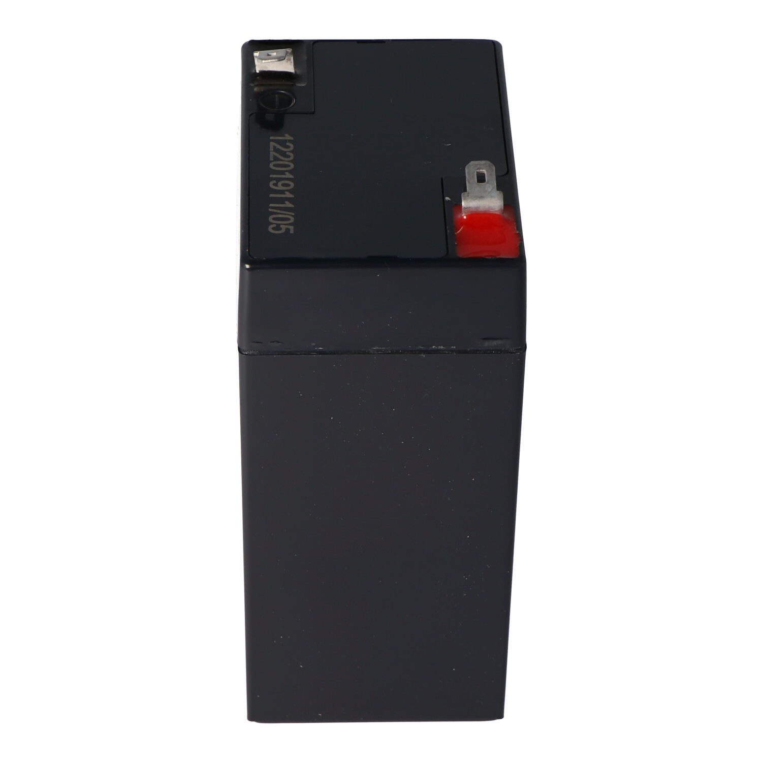 Een zwarte rechthoekige batterij. Het heeft terminals en een label met de nummers 12201911/05.