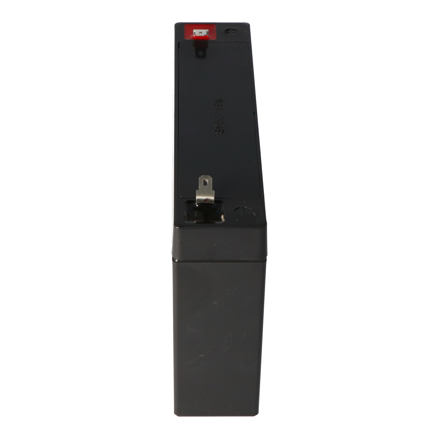 Schwarze rechteckige Batterie mit rotem Anschluss oben. Weißer Hintergrund.