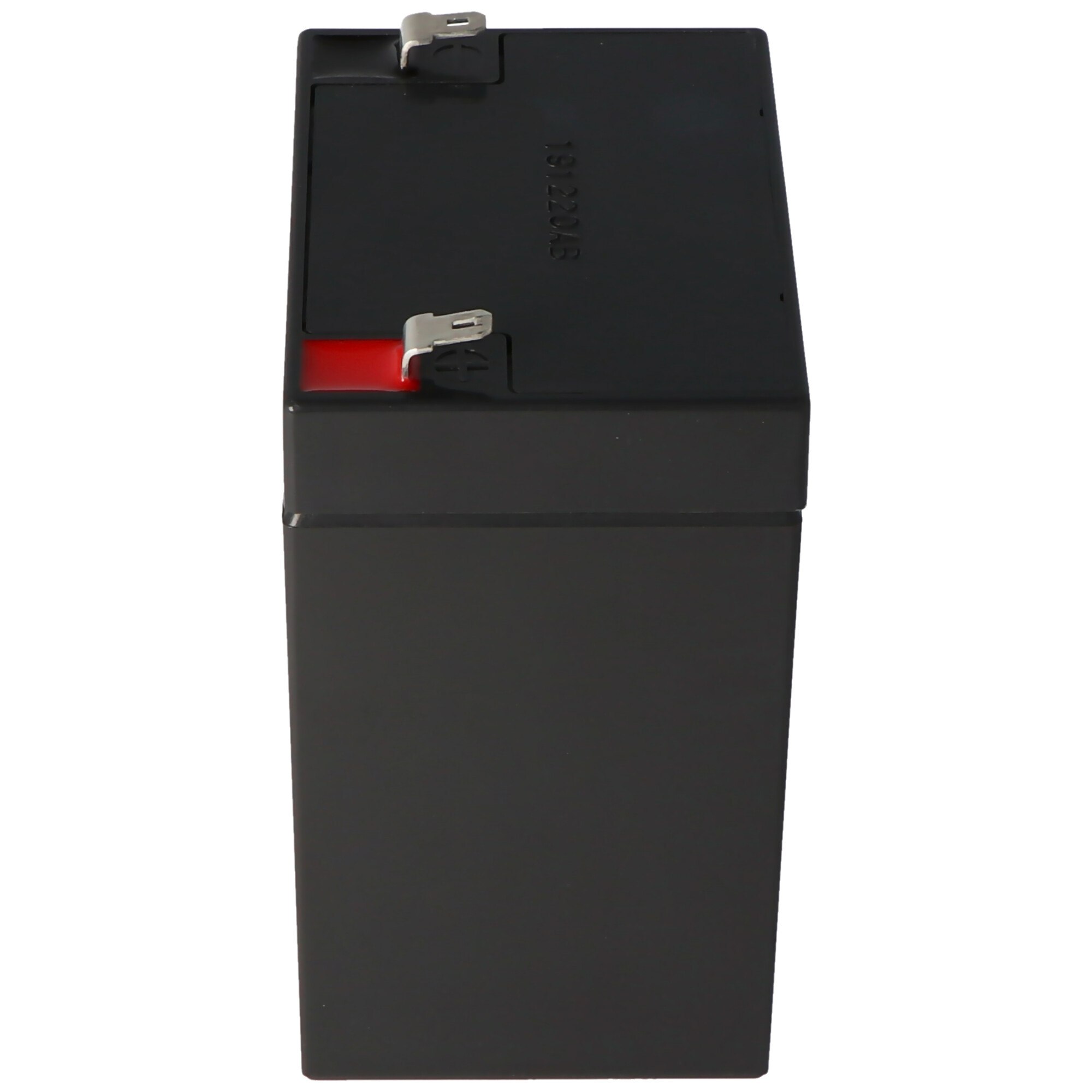 Eine schwarze Batterie. Sie ist rechteckig und hat zwei Metalllaschen. Der Hintergrund ist weiß.