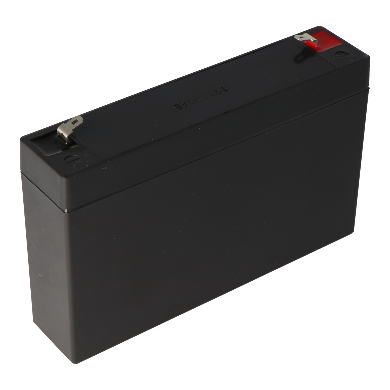 Schwarze rechteckige Batterie mit rotem Anschluss oben. Isoliert auf weißem Hintergrund.