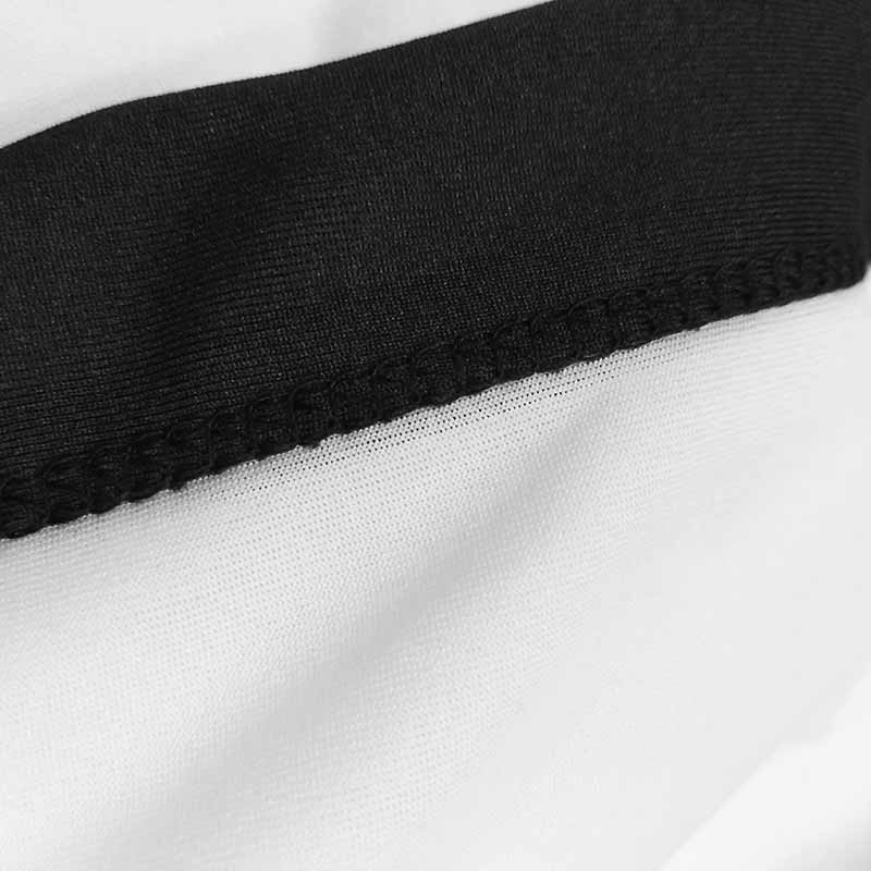Nahaufnahme von schwarz-weißem Stoff. Schwarz oben, weiß unten.