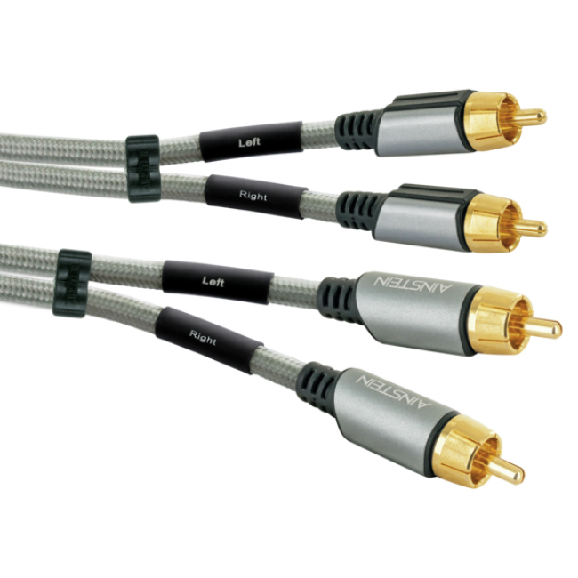 Zwei Cinch-Audiokabel mit vergoldeten Steckern. Schwarze Etiketten zeigen 'Links' und 'Rechts'.